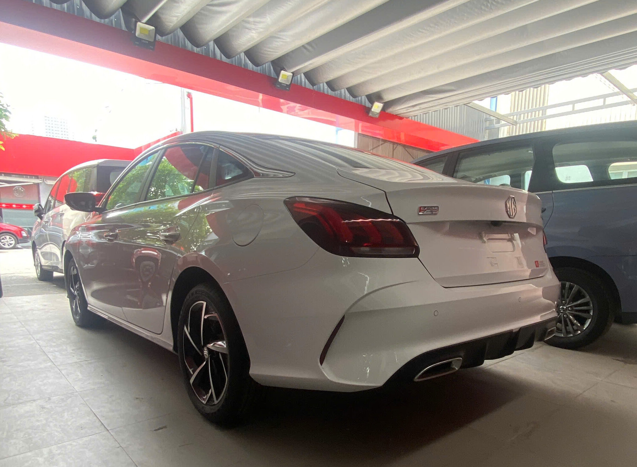 đuôi xe mg 5 lux trắng mg hà nội mg mỹ đình